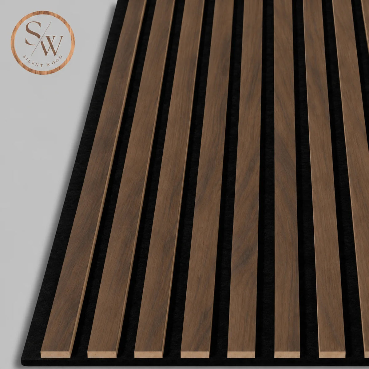 Akustikpanel i Walnut set fra siden