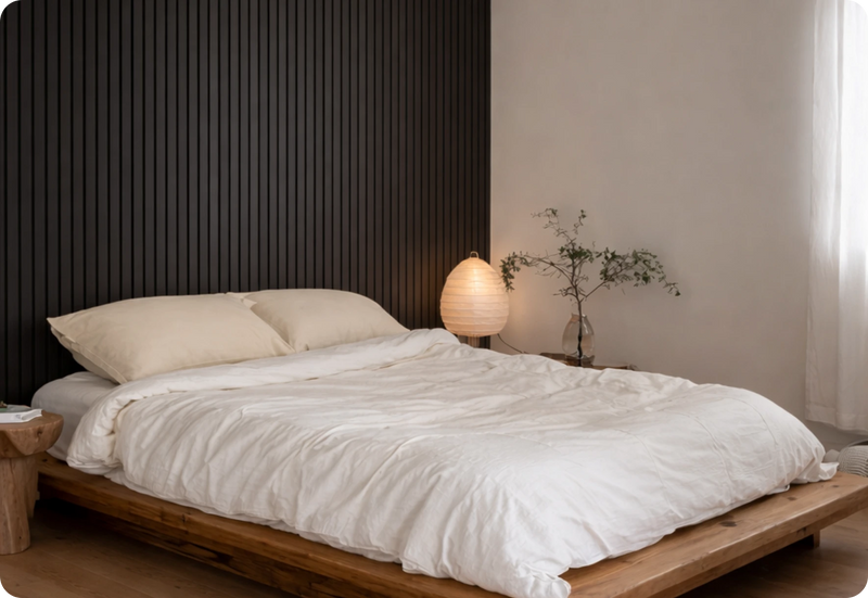 Master bedroom med fuld væg i black oak