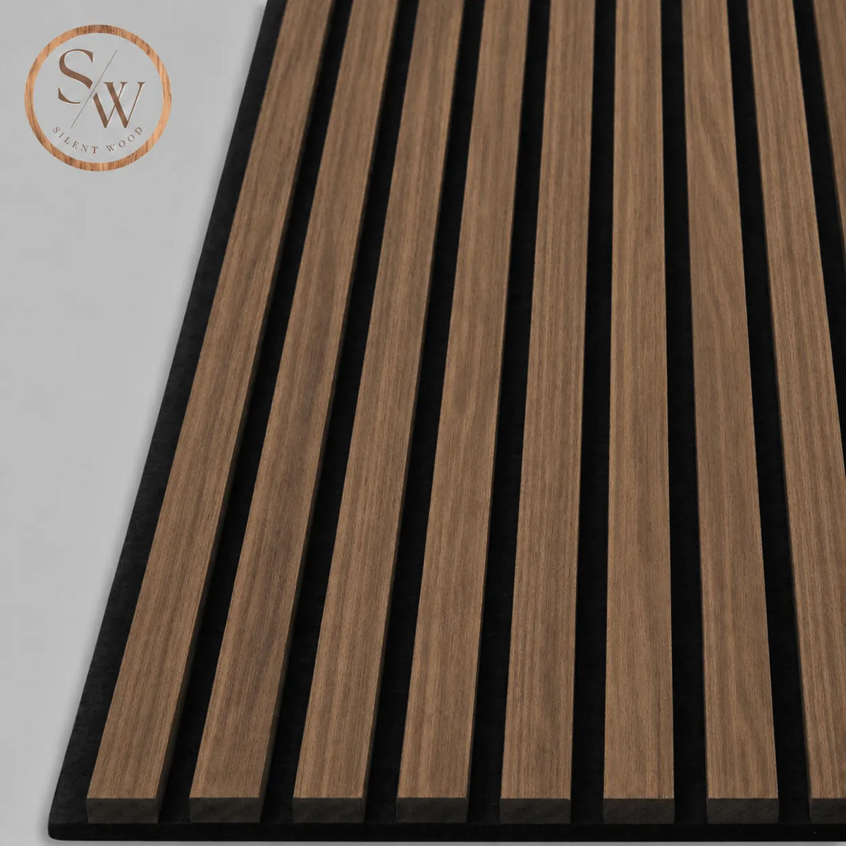 Premium akustikpanel i Walnut set fra siden